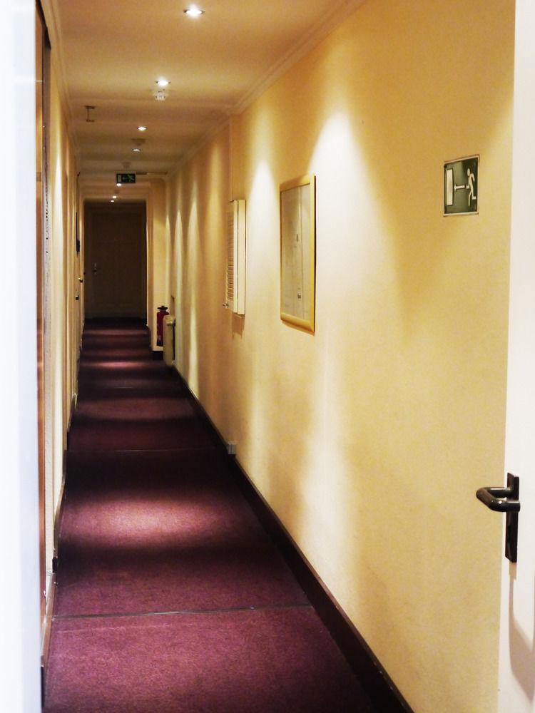 호텔 아스트리드 암 쿠어푸어스텐담 베를린 외부 사진